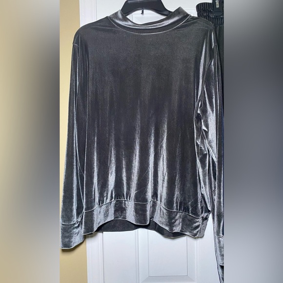 Women’s Velour Shirt and Pants Two-Piece Set - Picture 2 of 8